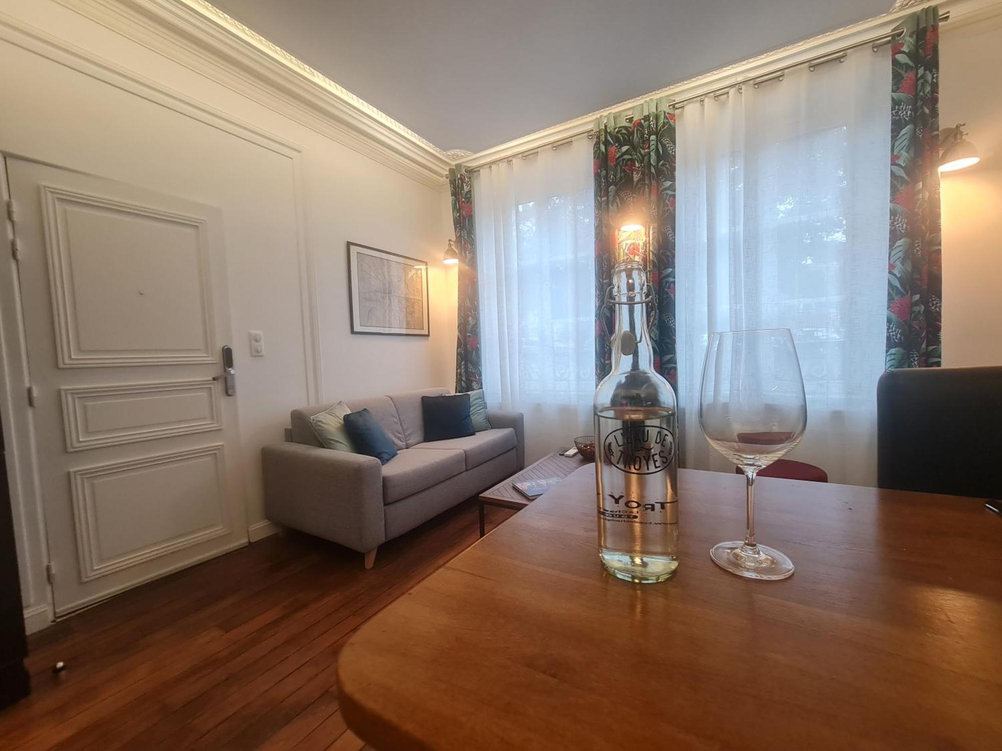 La Maison V.H., Appartements D'Hotes ทรัวส์ ภายนอก รูปภาพ